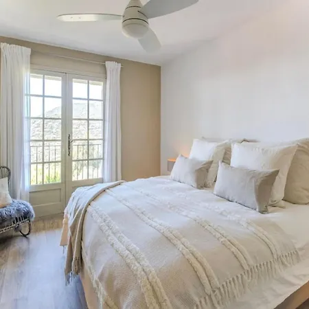 In With Sea View & Pool, Cleaning Included